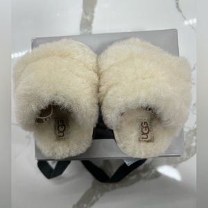 Baby ugg slides ivory gold size 02/03